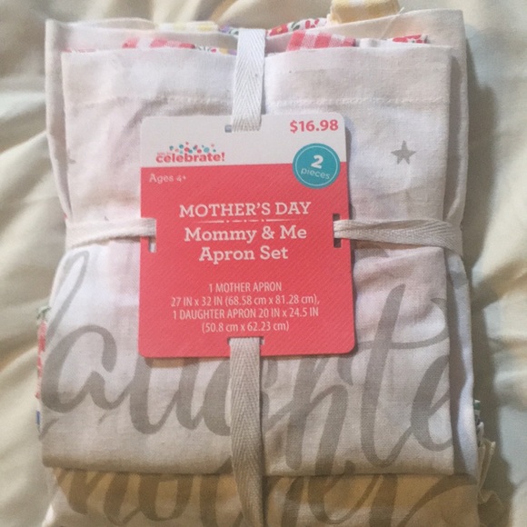 New 2 pc. Mommy & Me Apron Set Mom & Daughter - Picture 1 of 7